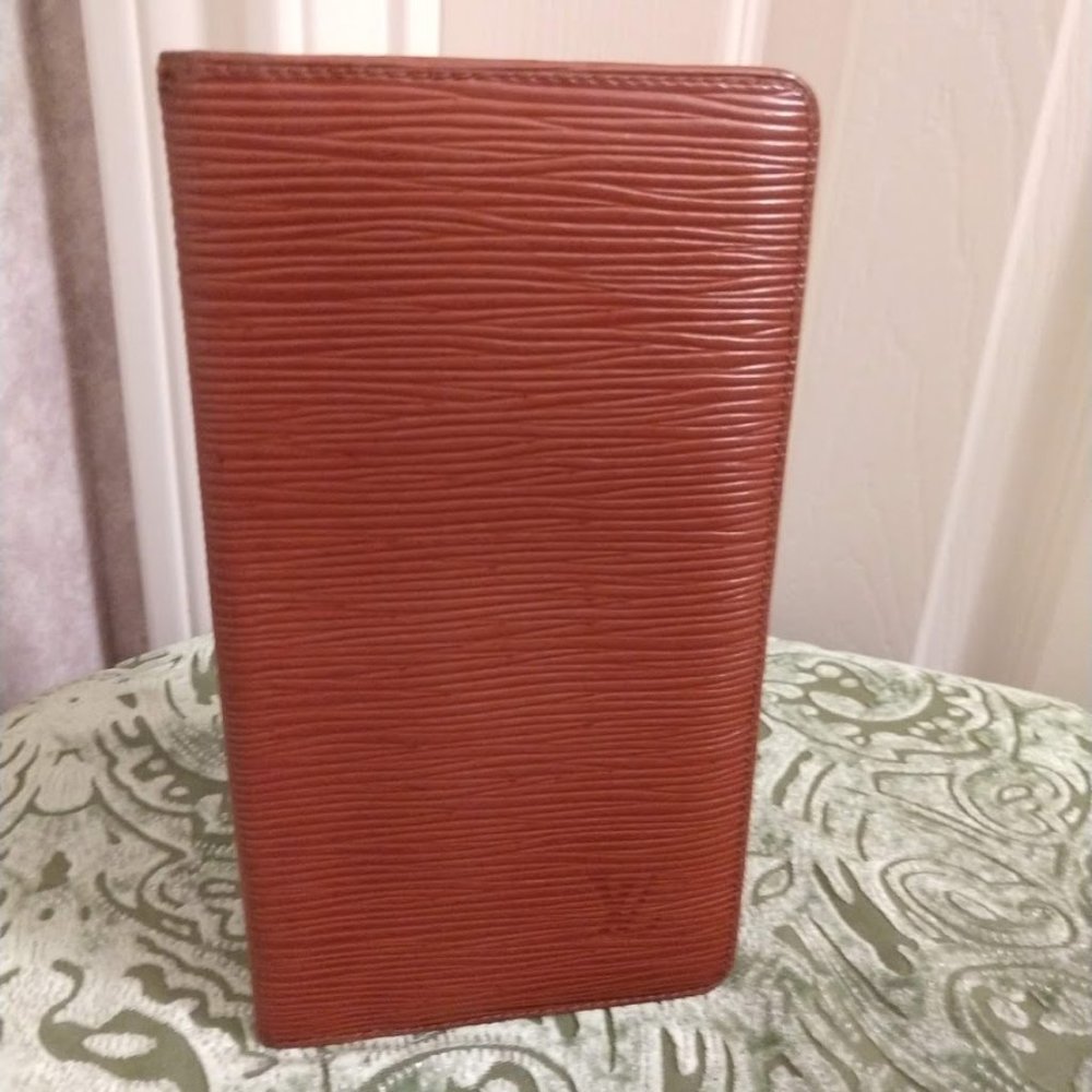 Gorgeous Vintage Louis Vuitton Credit Epi Wallet